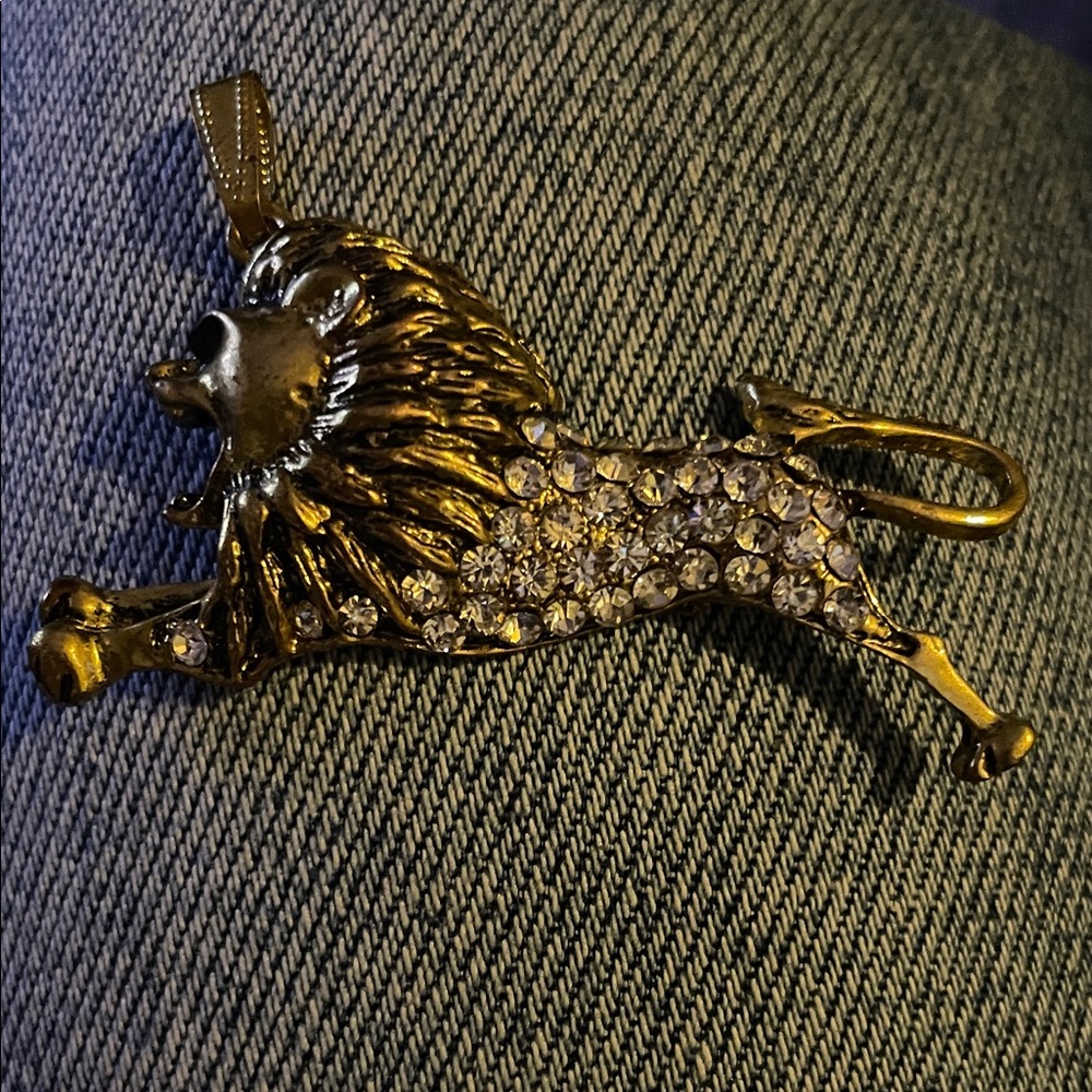 Vibtage Gold-Tone Lion Rhinestone Pendant Necklace Charm